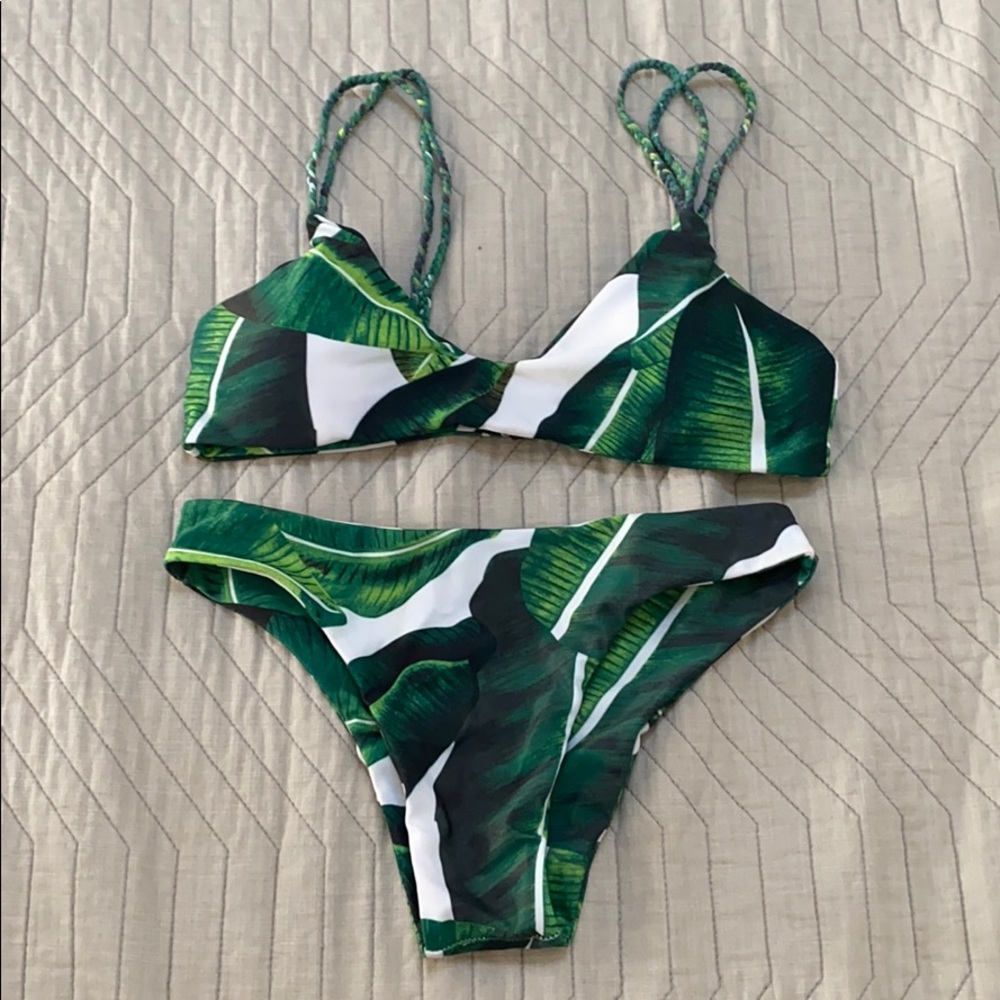 Tropical bikini 🌴